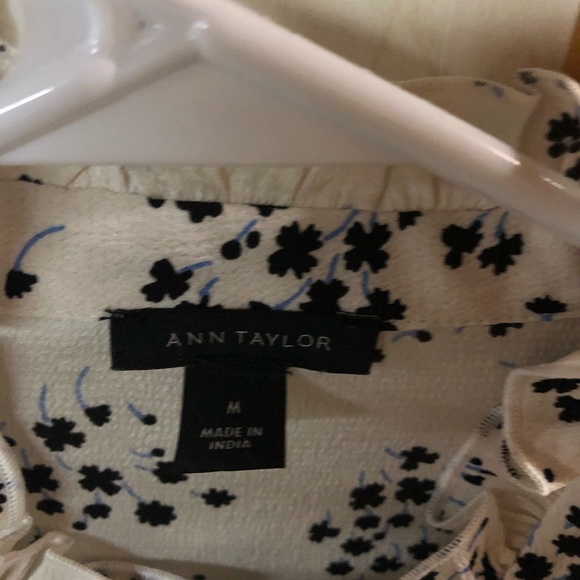 Ann Taylor Button down top - Picture 2 of 3